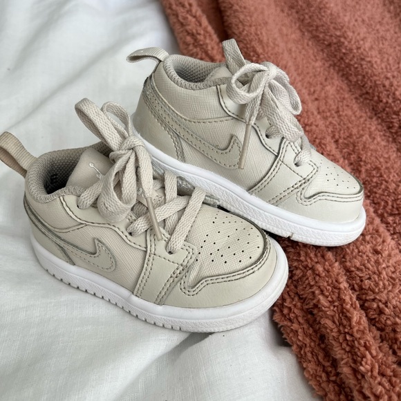 Jordan 1 Low Toddler - Picture 2 of 4